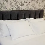 The Doctor's Apartamento