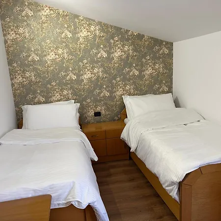 شقة The Doctor's تيرانا