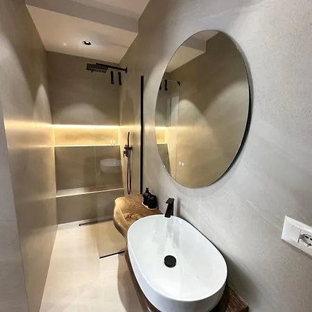 The Doctor's * تيرانا