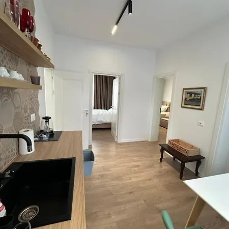 شقة The Doctor's تيرانا