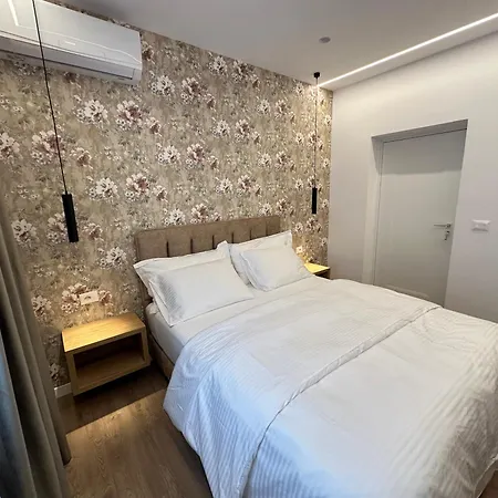 The Doctor's شقة *