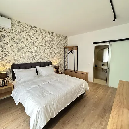 The Doctor's * تيرانا