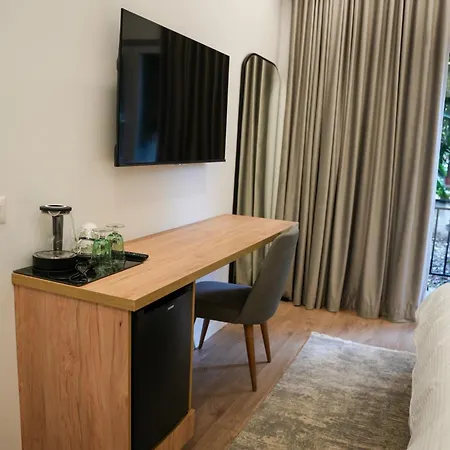 The Doctor's تيرانا