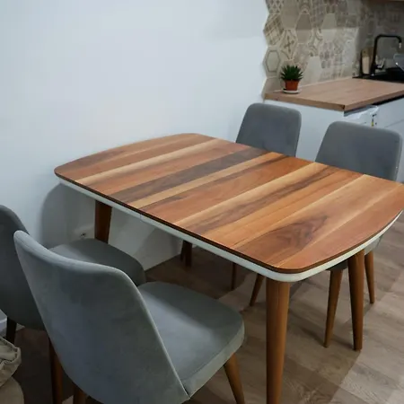 The Doctor's * تيرانا