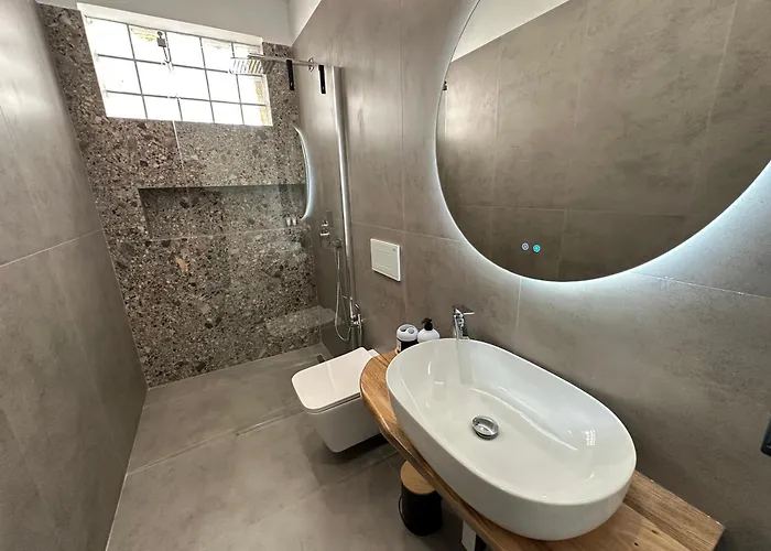 The Doctor's * Tirana